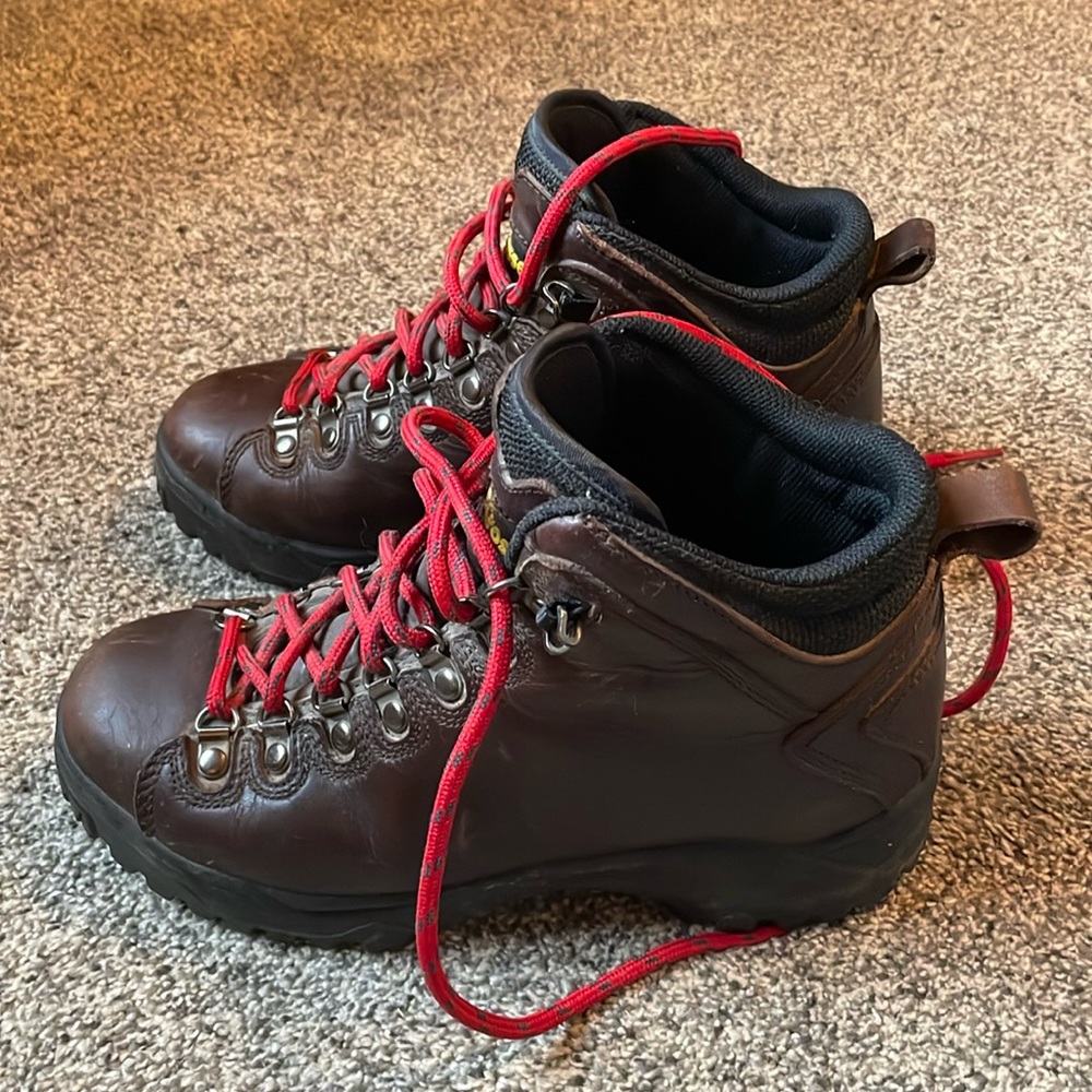 Vintage Lacrosse hiking boots (Size 7.5, but fits like 8.5)